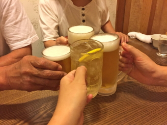 ビールを飲んでる画像